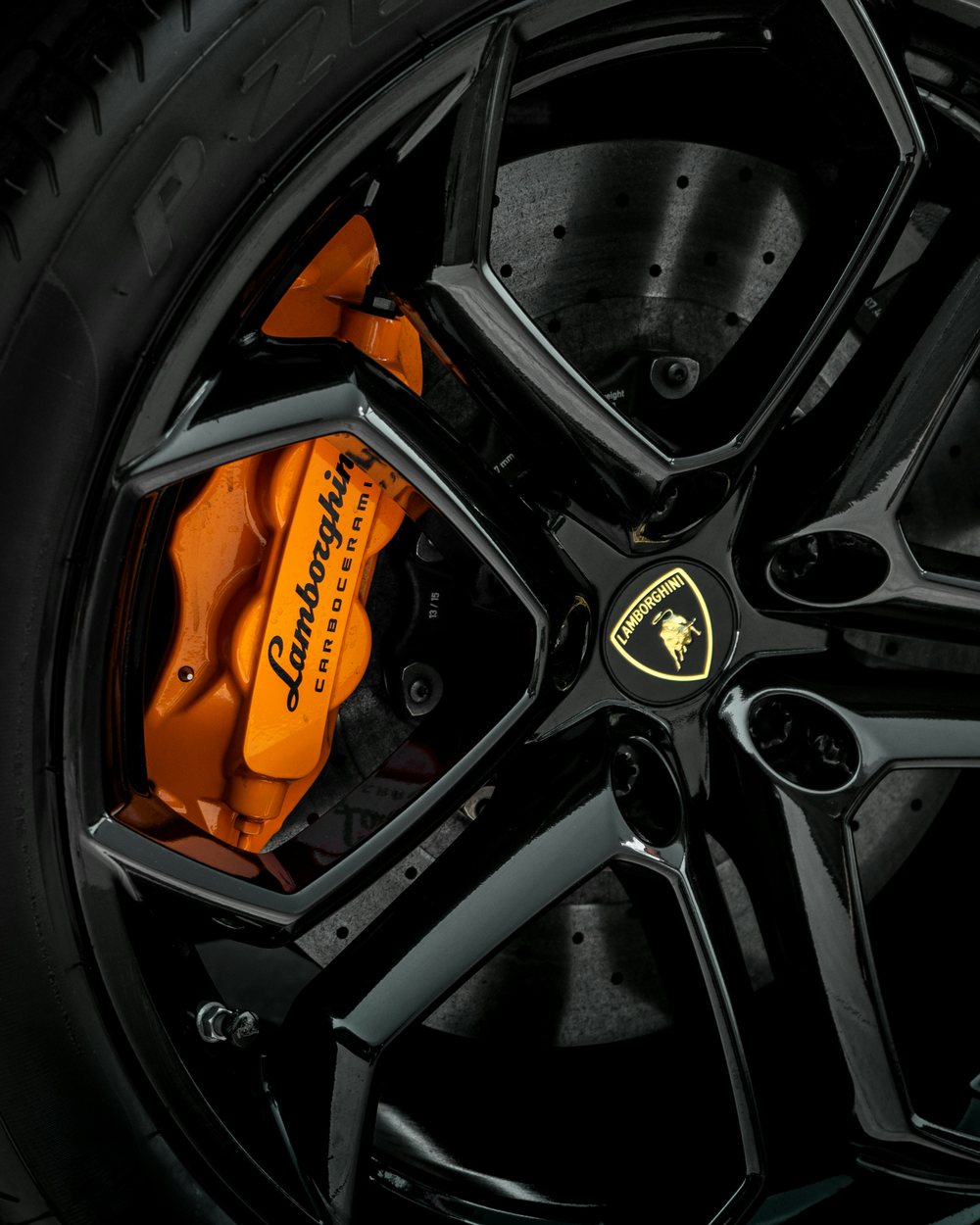 MA Auto arbejde på Lamborghini