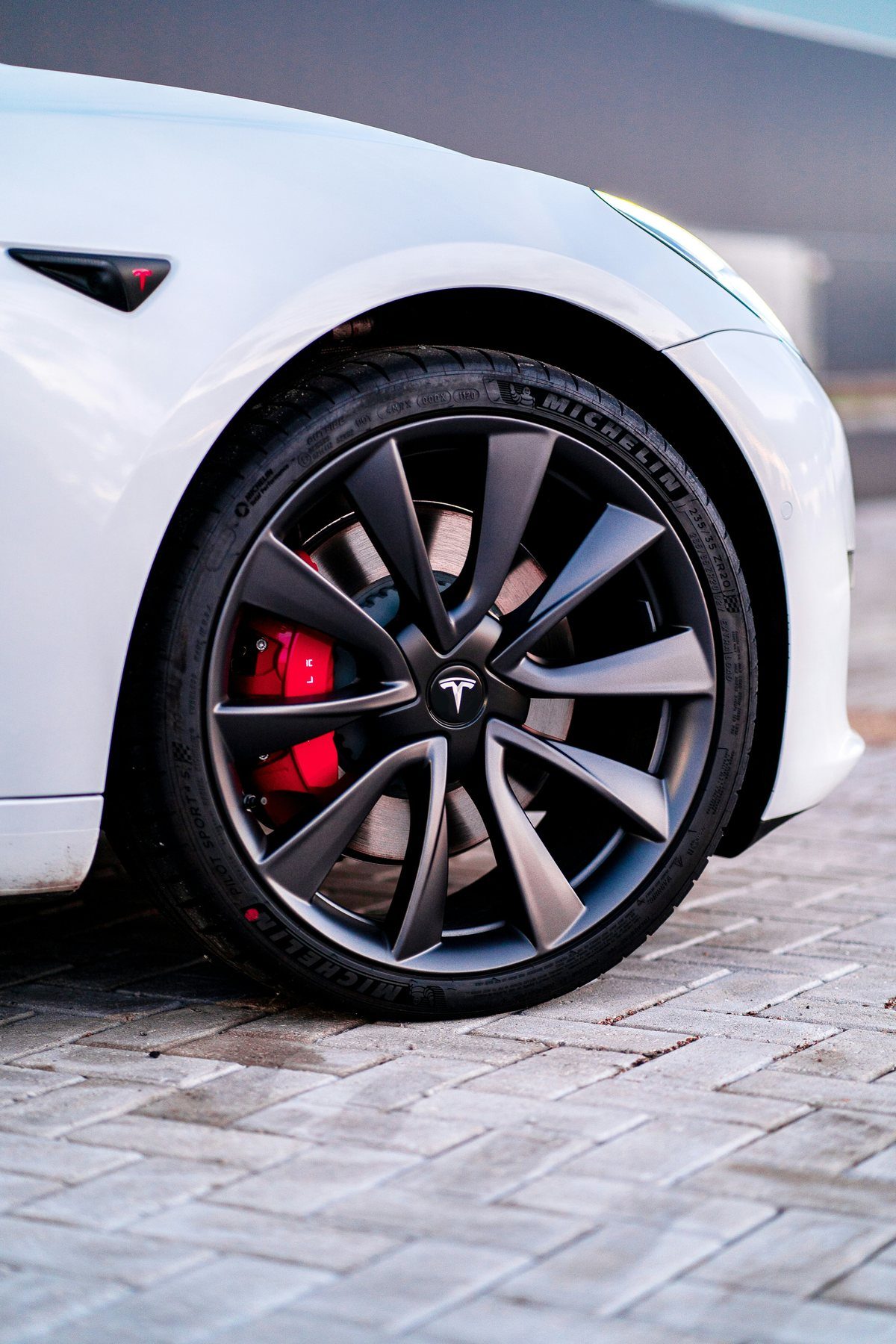 MA Auto arbejde på Tesla